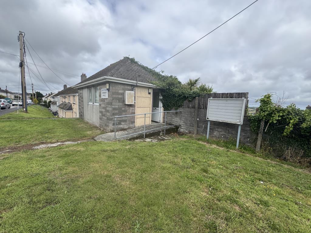 Lot: 98 - DETACHED FORMER OFFICE WITH POTENTIAL - Side view of the property